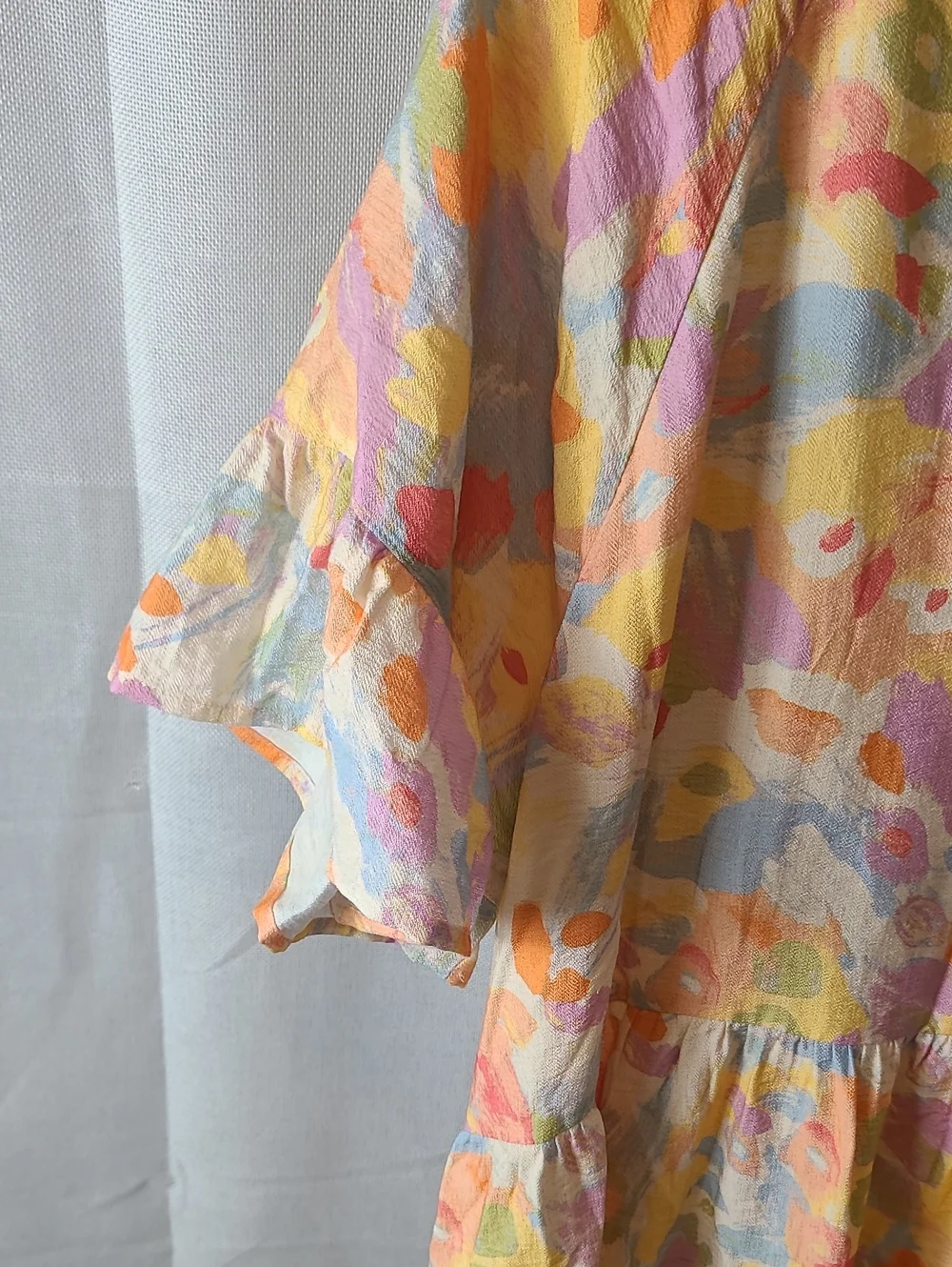 Metsola Tahiti Frill Dress featuring a Floral Design Size Large. Like New - Picture 6 of 8